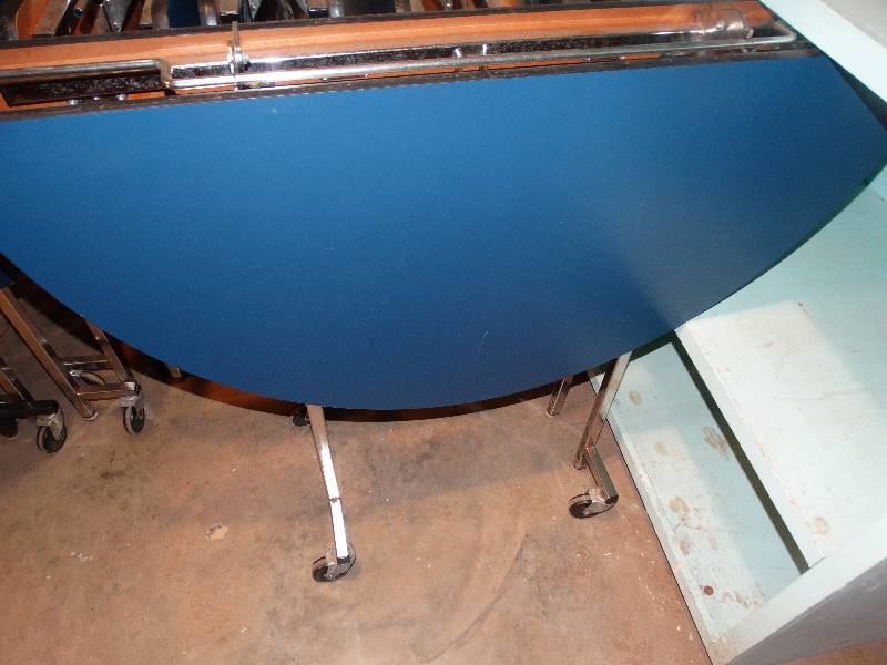 lot 770 image: 5 folding round cafeteria tables on wheels