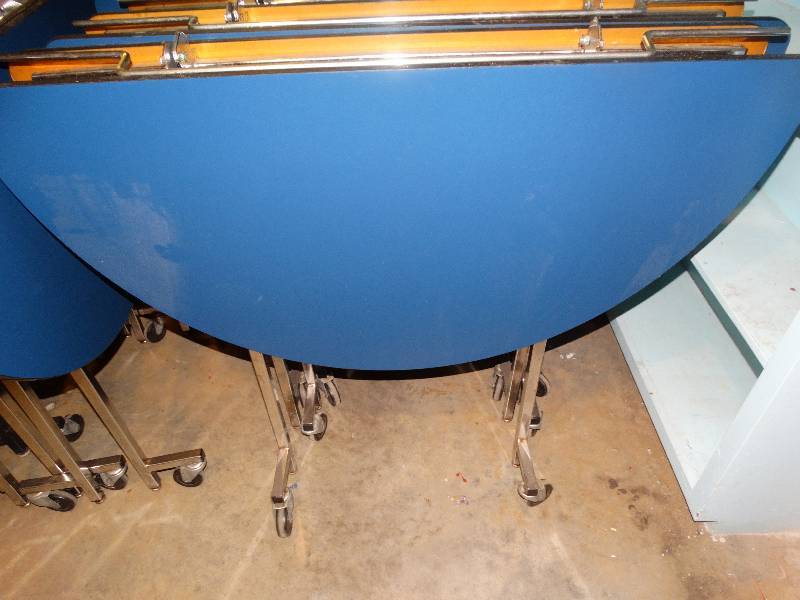 lot 772 image: 6 folding round cafeteria tables on wheels