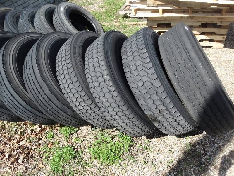 lot 778 image: 7 used bus tires- 11R22.5
