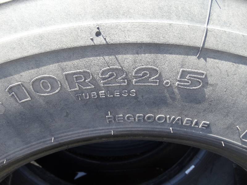 lot 780 image: 8 used bus tires- 10R22.5