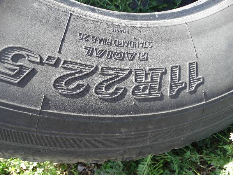 lot 781 image: 7 used bus tires- 11R22.5