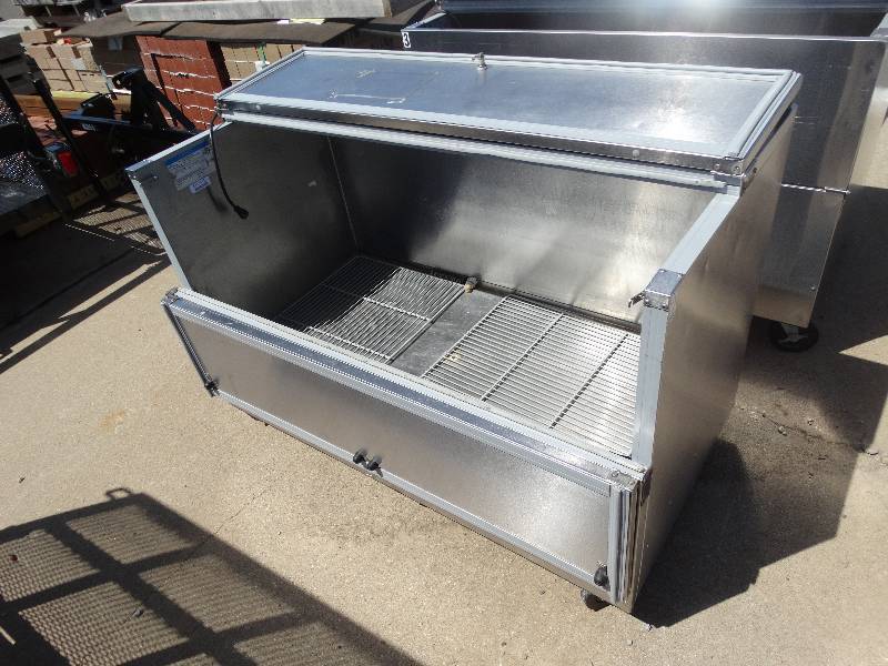 lot 785 image: Beverage air commercial refrigerator andor freezer on wheels