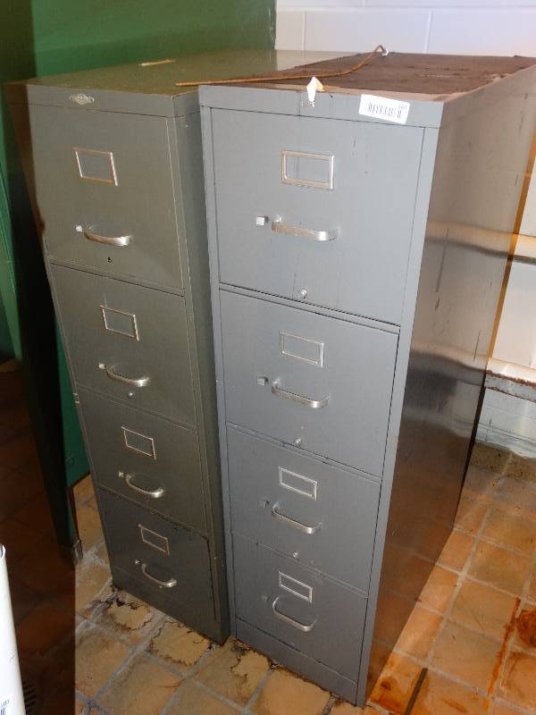 lot 586 image: Pair of 4 drawer file cabinets