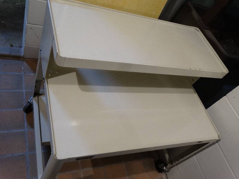 lot 588 image: Metal desk on wheels