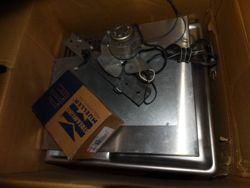 lot 606 image: Water fountain shell in box