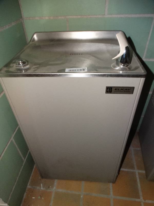 lot 610 image: Elkay water fountain