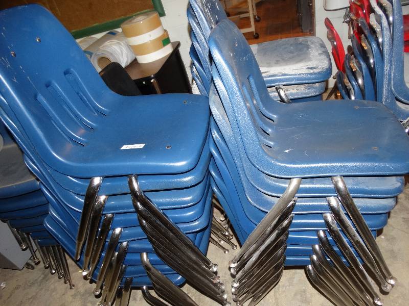 lot 618 image: 41 blue stacking chairs