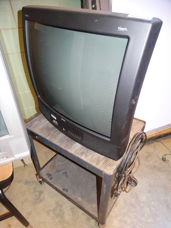 lot 629 image: RCA TV & media cart on wheels