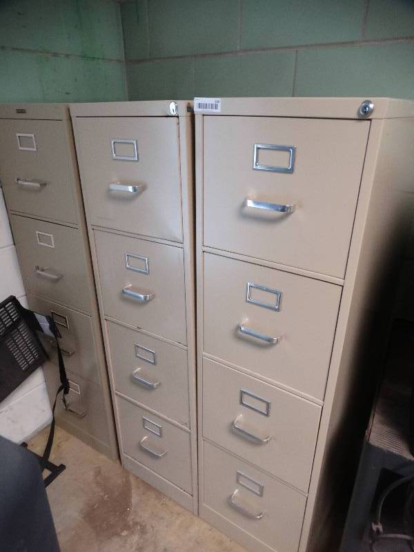 lot 630 image: Set of 3 file cabinets- 4 drawer