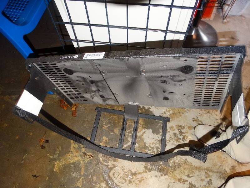 lot 631 image: Magazine rack mounting rack hanging file frame