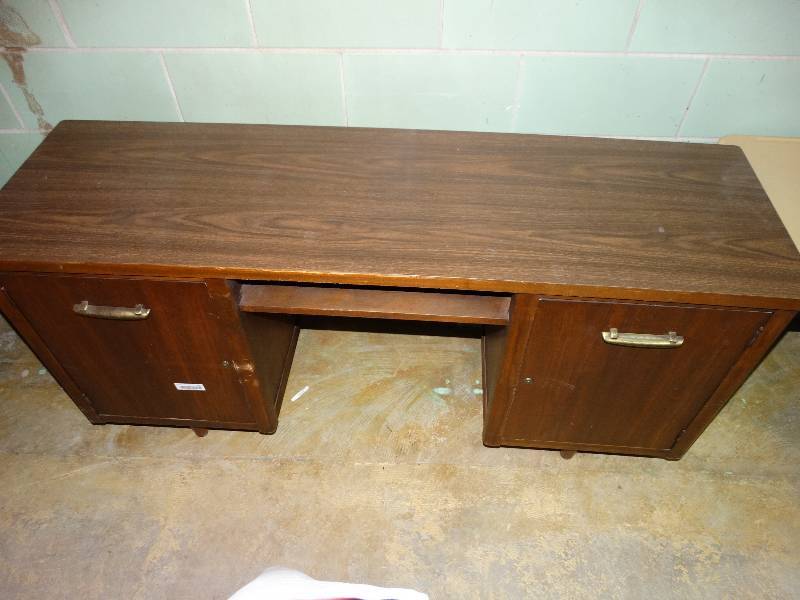 lot 632 image: Wood office desk