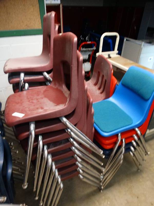 lot 635 image: 25 stacking chairs