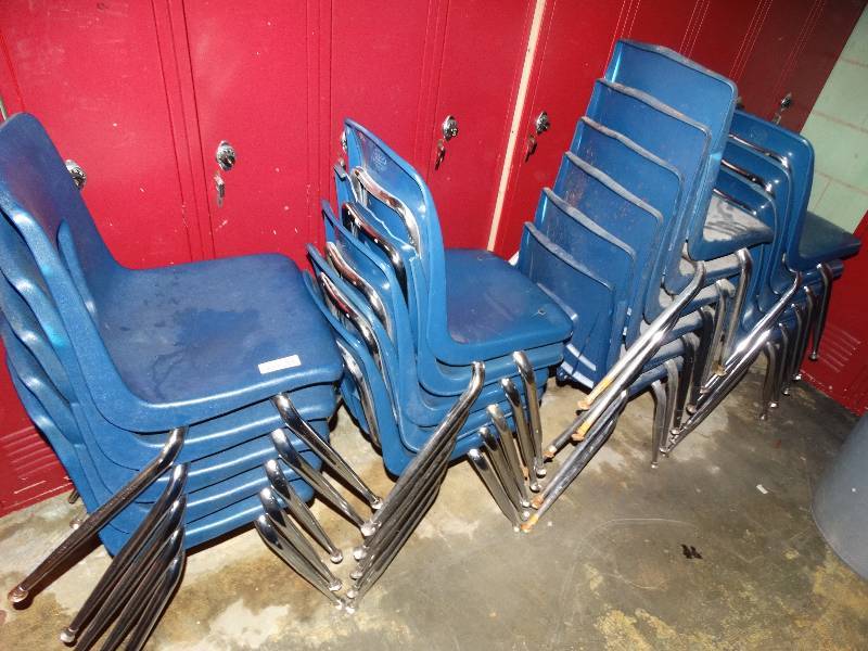 lot 637 image: 32 stacking chairs
