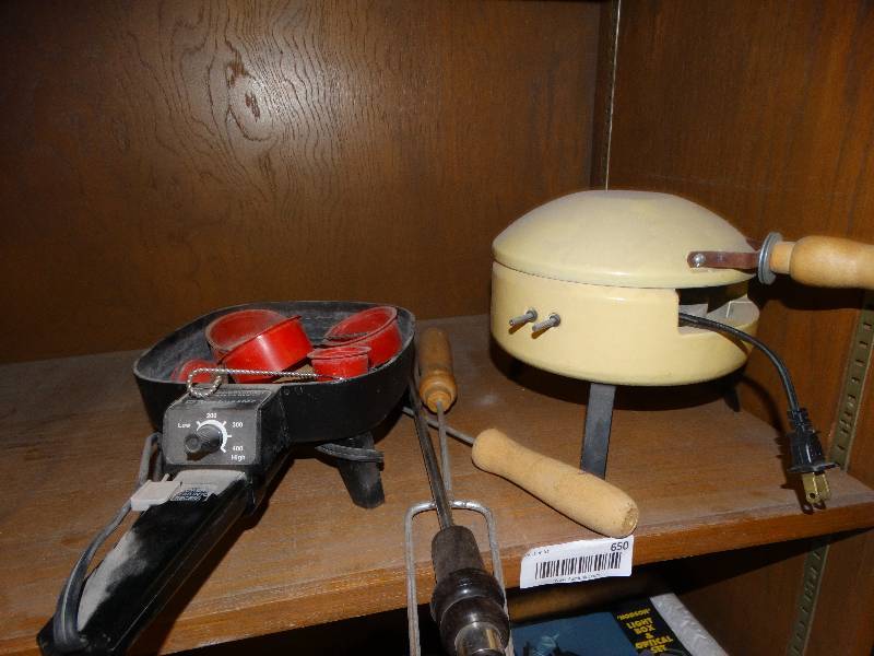 lot 650 image: Mini kiln mini skillet & strainers w smelting tools