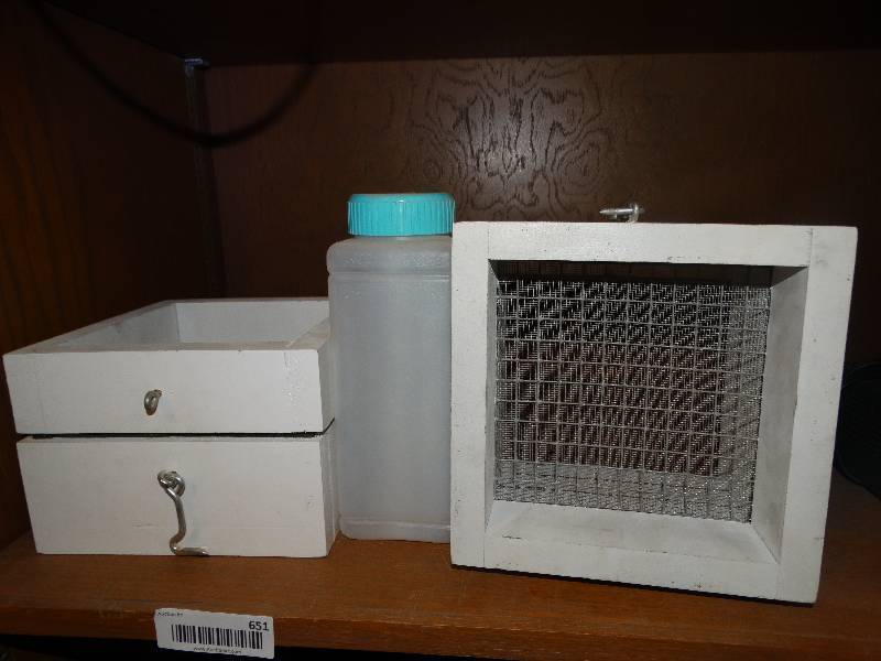 lot 651 image: Sifter boxes & water bottle