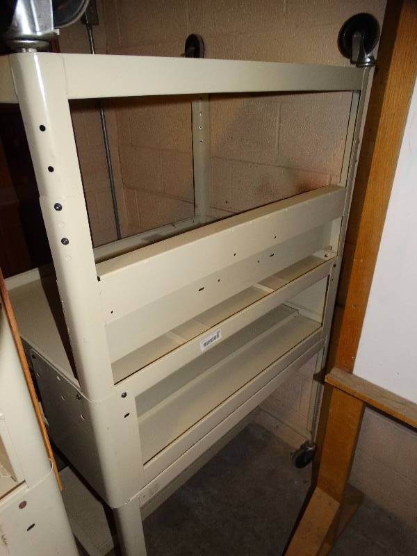 lot 664 image: Lot of 2 AVcomputer carts on wheels