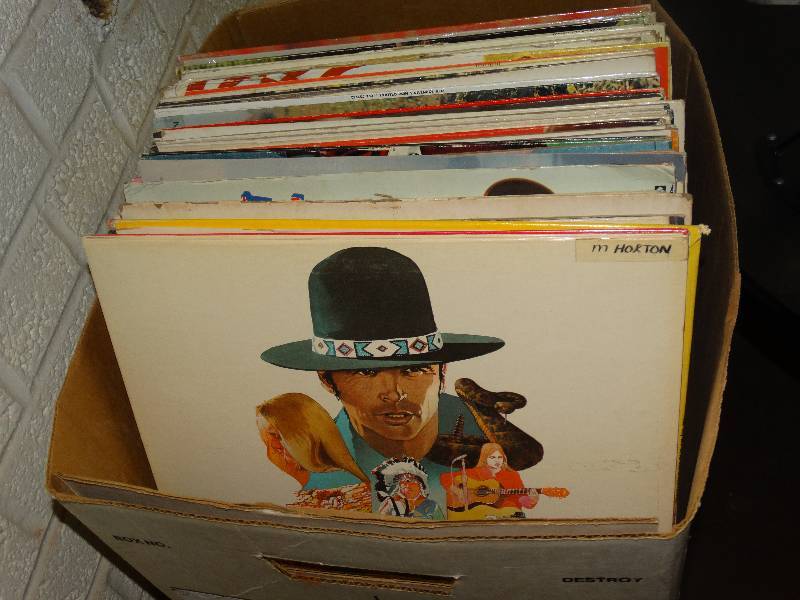 lot 681 image: Box of various record albums
