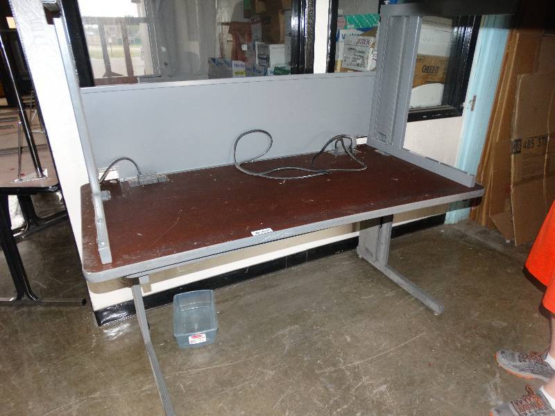 lot 686 image: 2 large desks w power stations