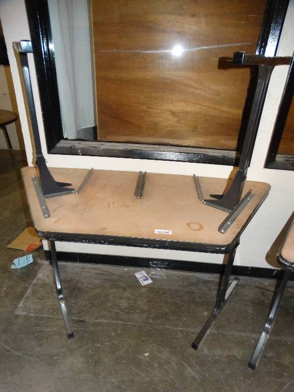 lot 689 image: 2 classroom tables