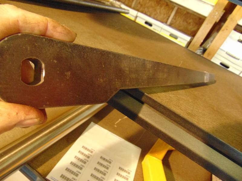 lot 2072 image: Large valve key for Oxygen tanks bottles, 19-12 long, oval key hole