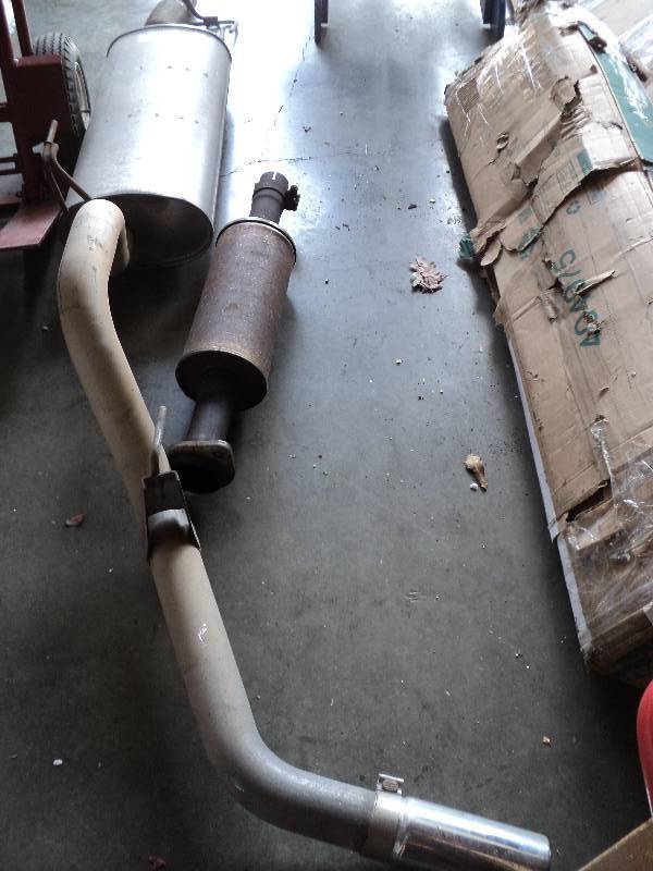 lot 2191 image: 2012-2014 Ford F-150 5 6 bed Eco-boost Exhaust system resonator and muffler