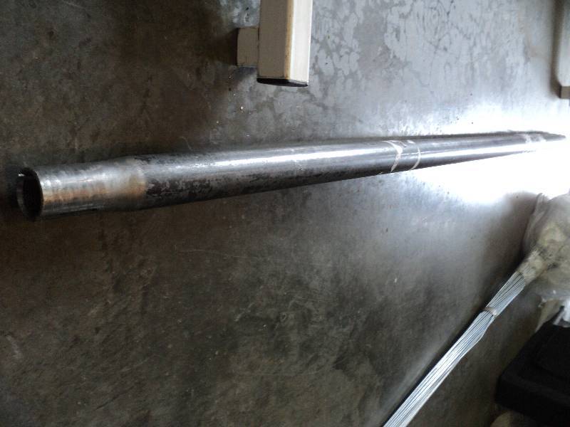 lot 2202 image: Industrial steel pipe, threaded ends (inside) made to clamp down, 62-12 x 1-12 OD