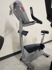 lot 5539 image: Precor Upright Bike