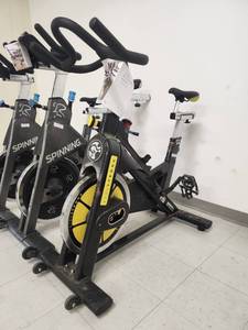lot 5548 image: Livestrong Spin Bike