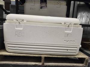 lot 15523 image: Igloo Ice Cooler