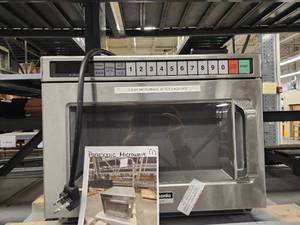 lot 15535 image: Panasonic Commercial Microwave Midel NE-1257R