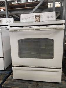 lot 15603 image: White GE Stove