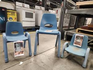 lot 15623 image: (3) Blue Chairs, Varying Sizes