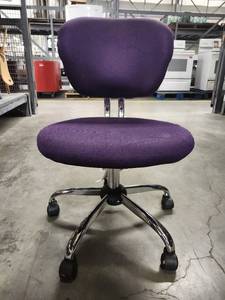 lot 15631 image: Purple Rolling Office Chair