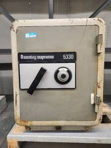 lot 15505 image: Sentry Supreme Safe 5330