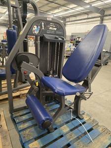 lot 1543 image: Nautilus Nitro EVO Leg Extension
