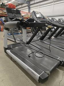 lot 1560 image: Life Fitness Flex Deck Treadmill