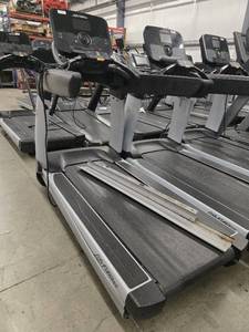 lot 1566 image: Life Fitness Treadmill