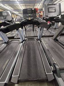 lot 1568 image: Life Fitness Treadmill
