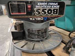 lot 10007 image: Delta BOSS Bench Oscillating Spindle Sander