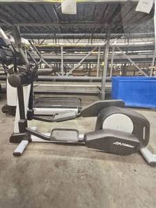 lot 1608 image: Life Fitness INX Elliptical
