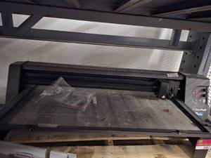 lot 10022 image: Loline Vinyl Cutter