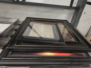 lot 10029 image: Large Lot of Assorted Pictures Decor