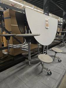 lot 10033 image: 5ft Midwest Round 8 Seat Mobile Table