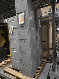lot 10040 image: Lockers and File Cabinet