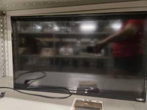 lot 20608 image: Vizio 32 Television