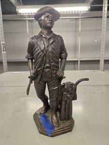 lot 20716 image: Minuteman Statue