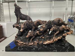 lot 20747 image: Wolf Pack Statue