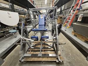 lot 9510 image: Hammer Strength ISO-Lateral Leg Extension