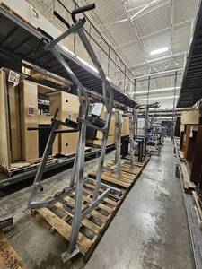 lot 9518 image: Hammer Strength Leg Raise