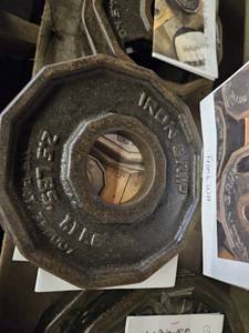 lot 9603 image: (4) 2.5lbs Iron Grip Flat Weights